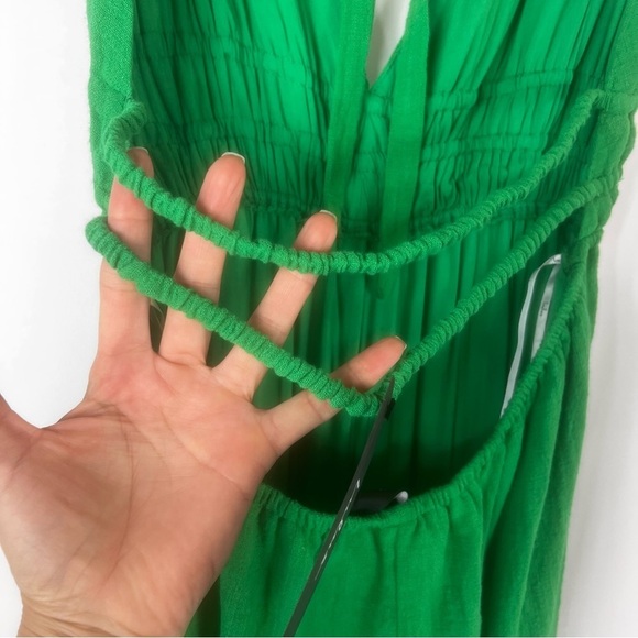 NWT Stunning Season Green Backless Wide Leg Halter
Jumpsuit size:L - Picture 12 of 15